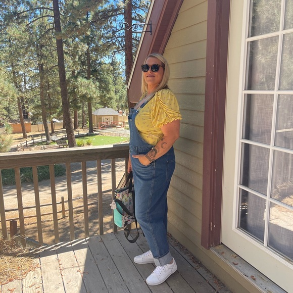 Meet your Posher, Shannah: Balancing Style and Hustle - Picture 3 of 4